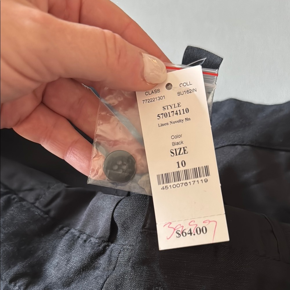 White House Black Market Elegant 4” Linen Black Shorts - Picture 5 of 7